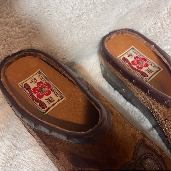 VINTAGE LUCKY BRAND Leather Embroidered Clogs - Picture 4 of 13